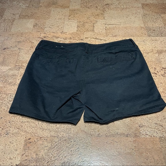American Eagle - Midi Stretch Black Shorts - Picture 4 of 8